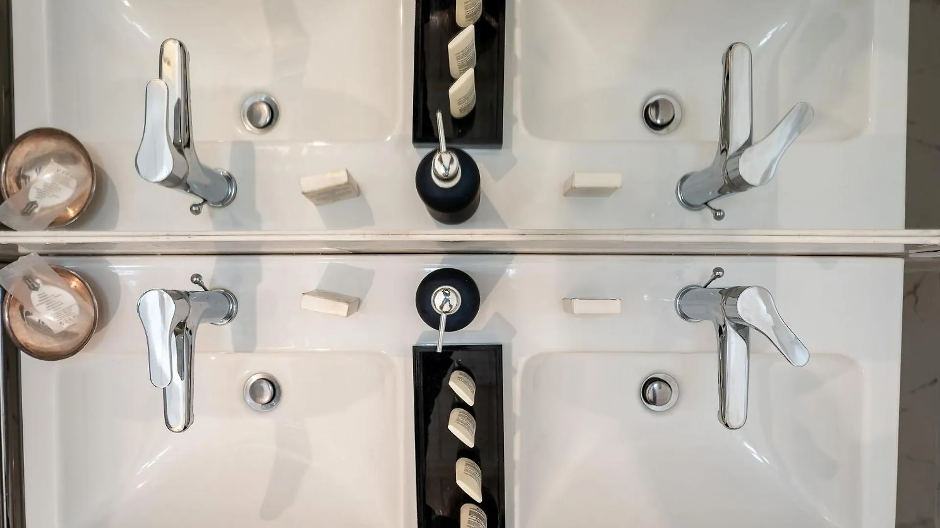 P-Suite Plaza Roma Apartmán